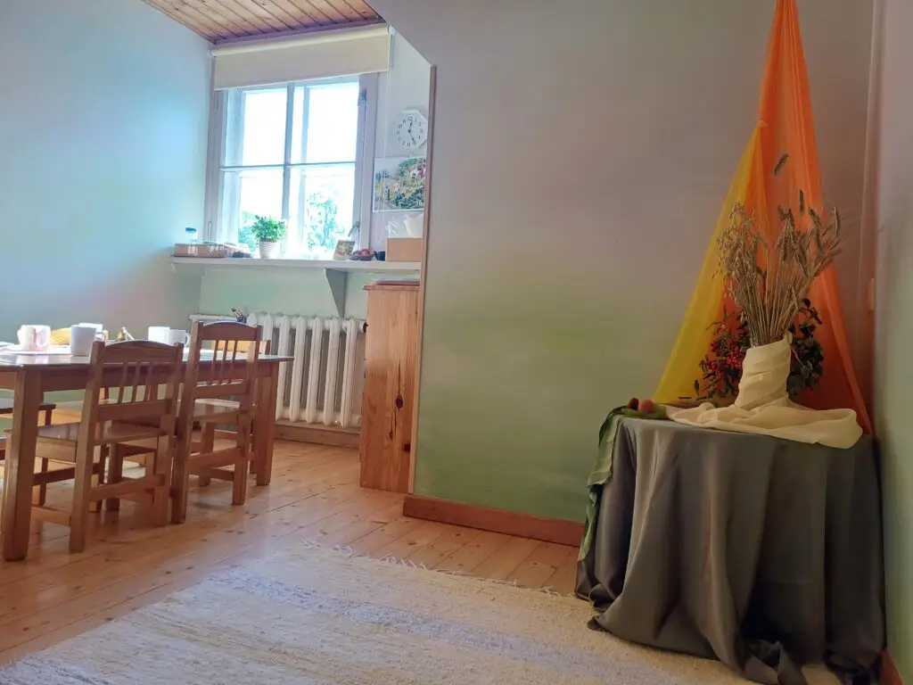 ülemise korruse meisterdamise ja söömise tuba